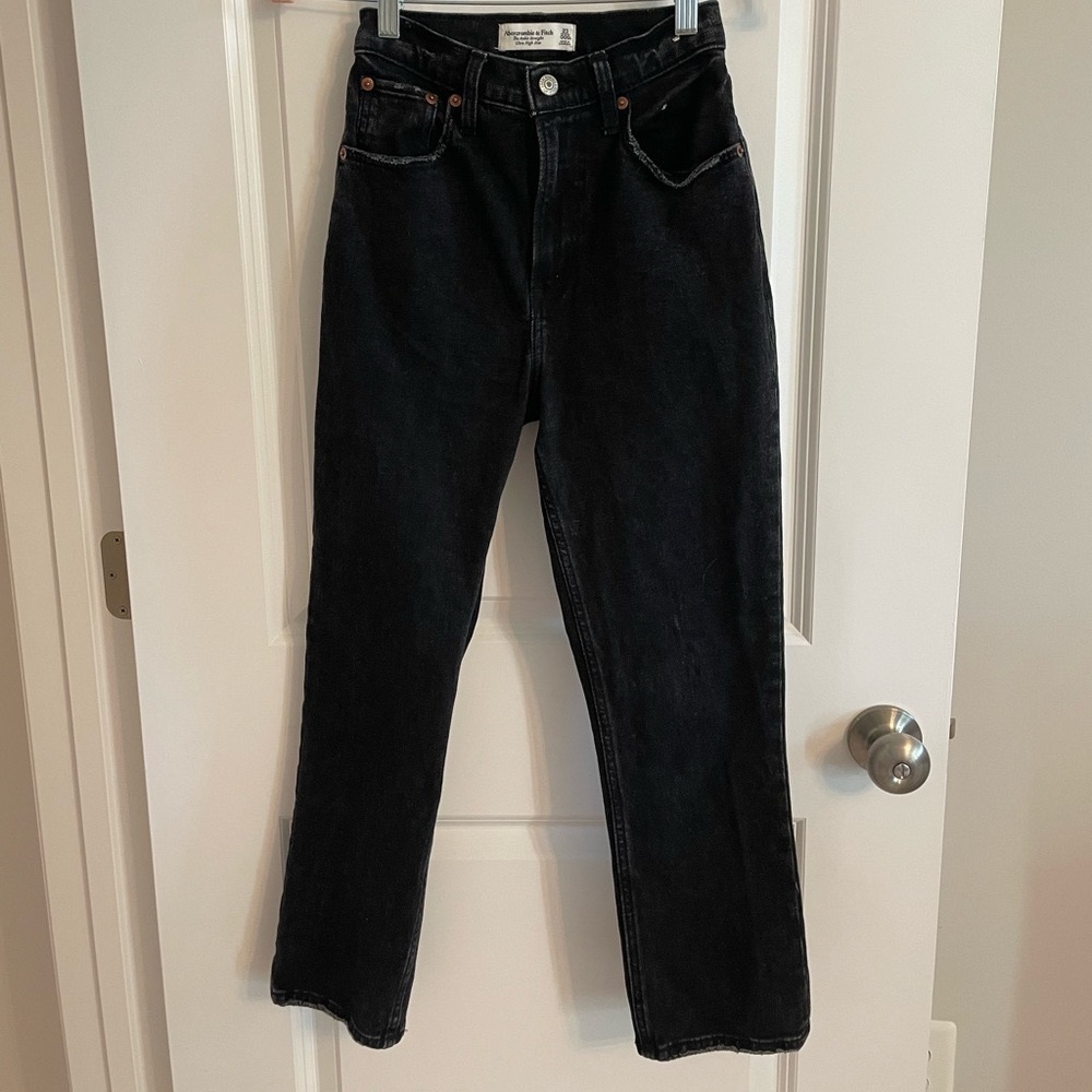 Abercrombie &Fitch. Ultra High rise Ankle straight. Curve fit size 000/23 short